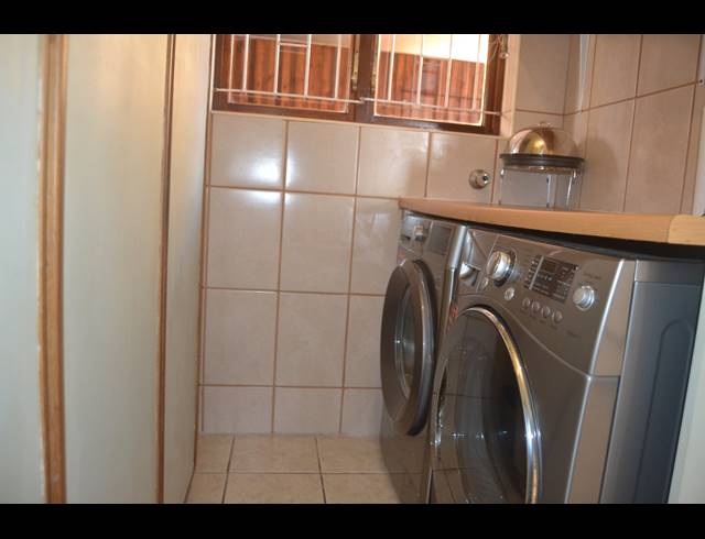 2 BEDROOM DUPLEX FOR SALE IN SCOTTBURGH CENTRAL